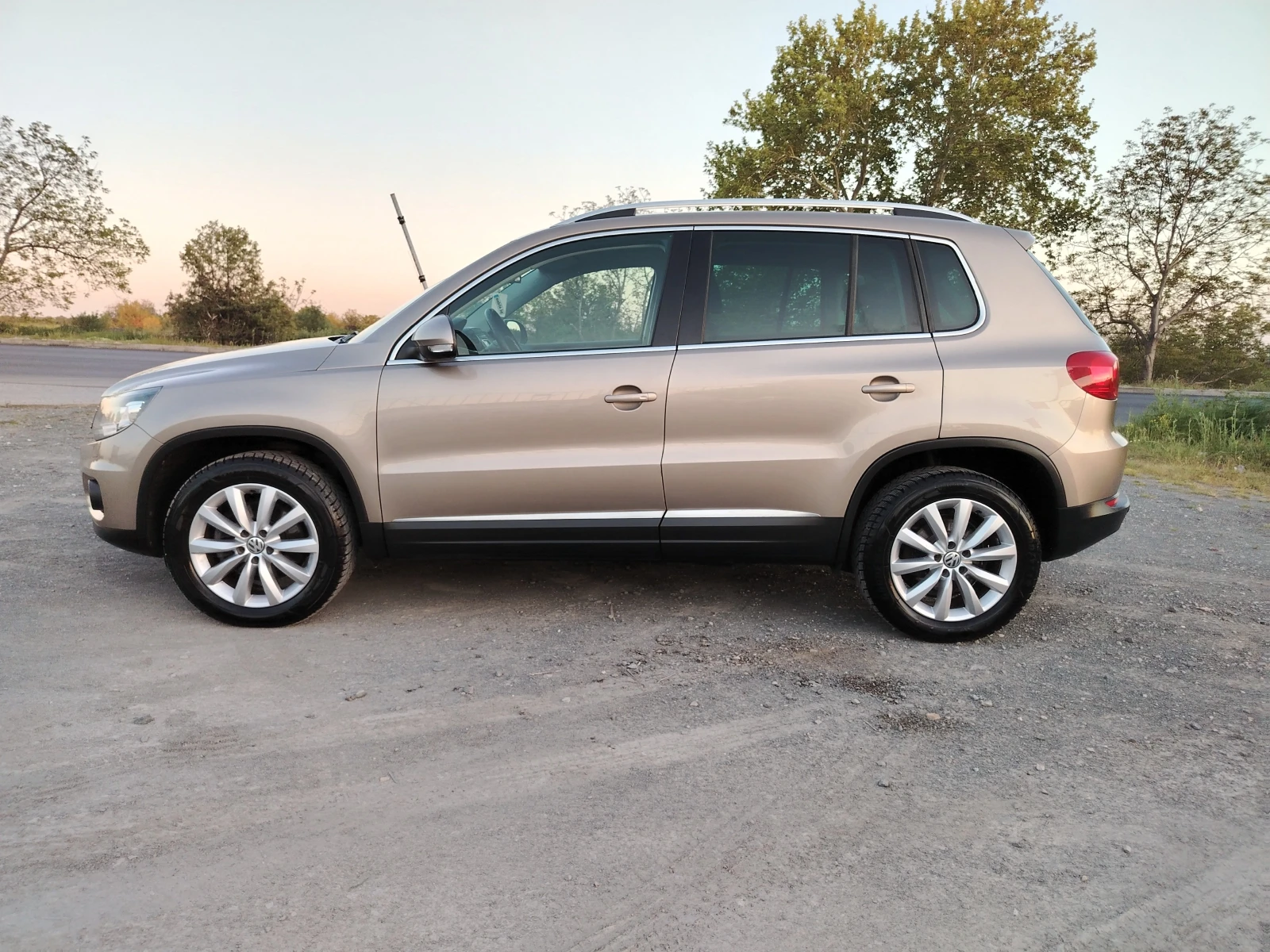 VW Tiguan 2.0-140 КС АВТОМАТИК, 4х4, КОЖА, FACELIFT, снимка 8 - Автомобили и джипове - 54432260