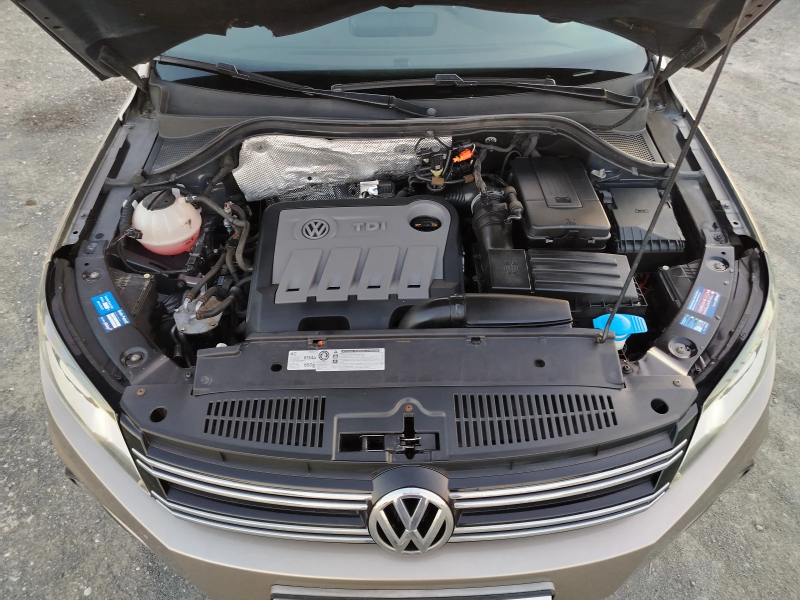 VW Tiguan 2.0-140 КС АВТОМАТИК, 4х4, КОЖА, FACELIFT, снимка 16 - Автомобили и джипове - 54432260
