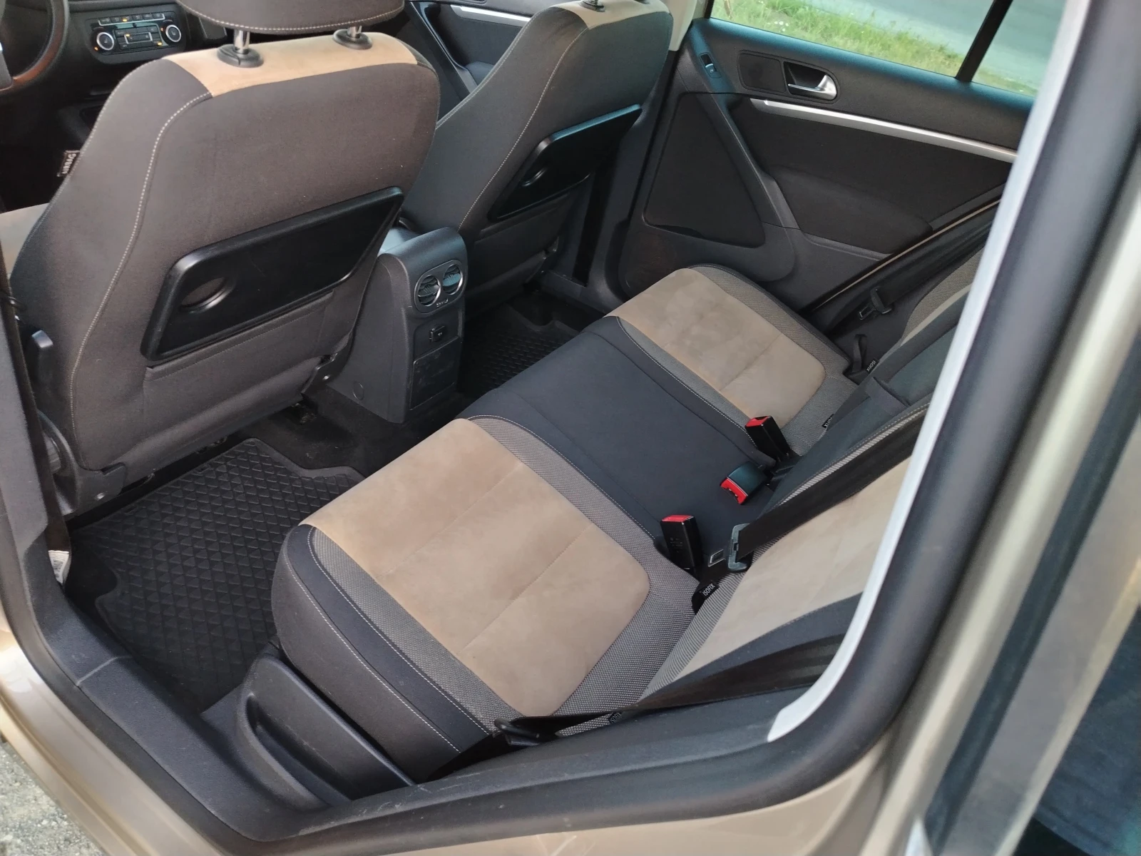 VW Tiguan 2.0-140 КС АВТОМАТИК, 4х4, КОЖА, FACELIFT, снимка 12 - Автомобили и джипове - 54432260