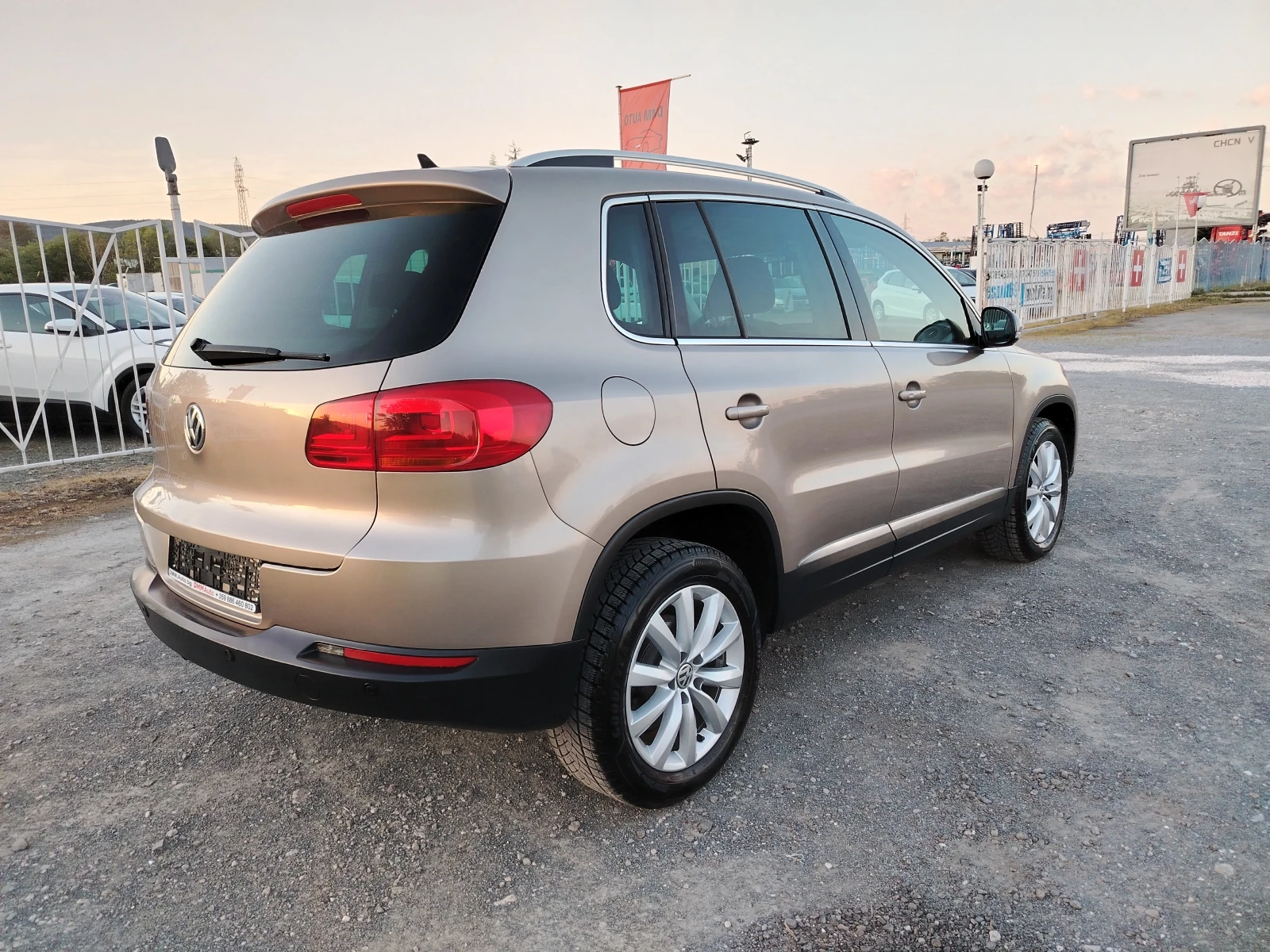 VW Tiguan 2.0-140 КС АВТОМАТИК, 4х4, КОЖА, FACELIFT, снимка 5 - Автомобили и джипове - 54432260