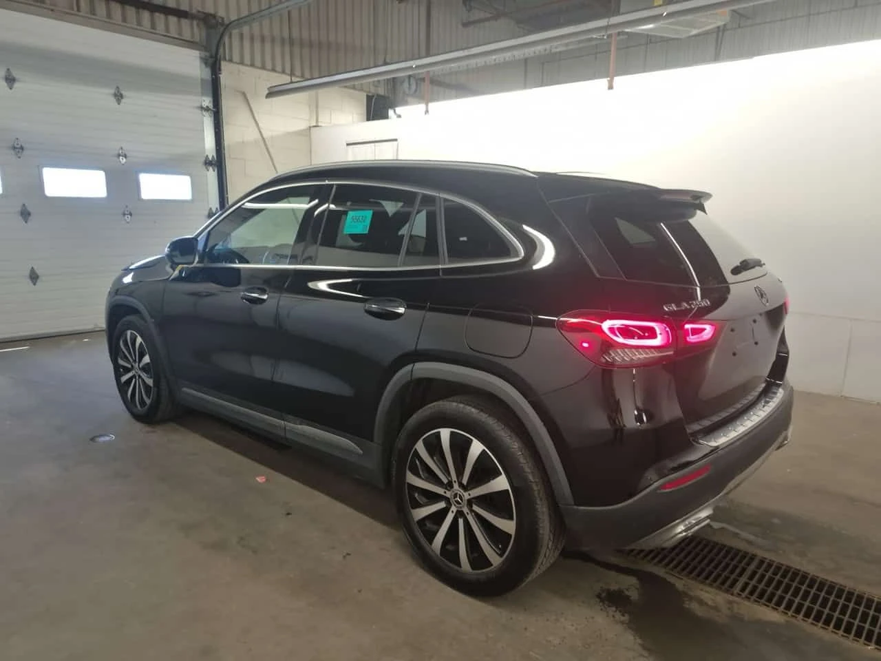 Mercedes-Benz GLA 250 * CARFAX * АВТОКРЕДИТ БЕЗ ПЪРВОНАЧАЛНА ВНОСКА * , снимка 4 - Автомобили и джипове - 54831662
