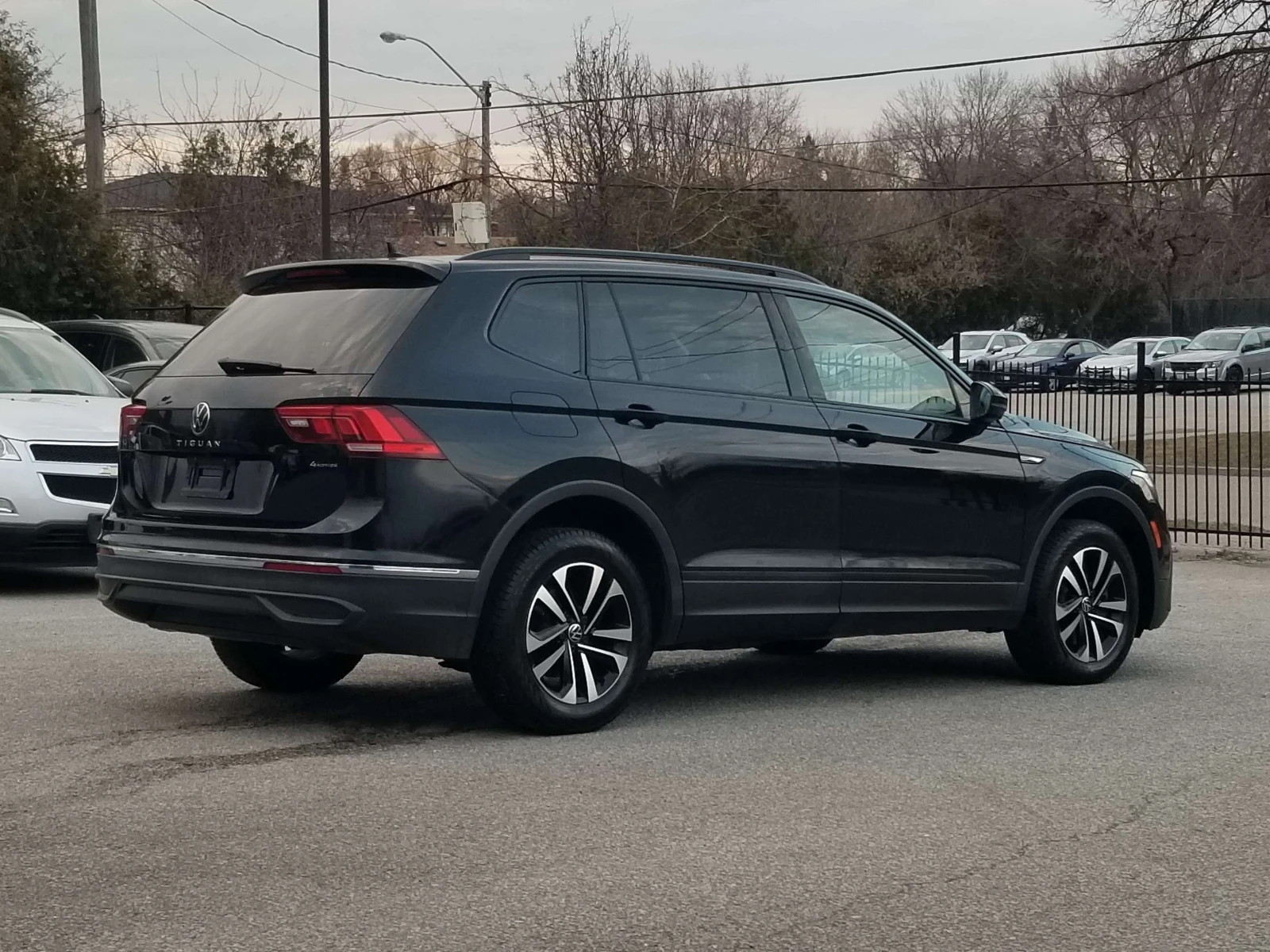 VW Tiguan 4x4 / CarPlay / Подгрев / ЦЕНА до БГ, снимка 7 - Автомобили и джипове - 55408717