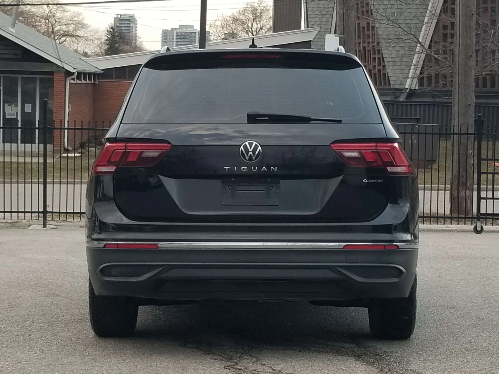 VW Tiguan 4x4 / CarPlay / Подгрев / ЦЕНА до БГ, снимка 8 - Автомобили и джипове - 55408717