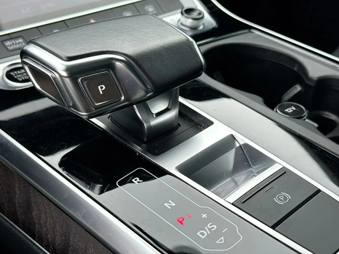 Audi Q7 55 TFSI QUATTRO* КОЖА* НАВИ* ПАНО* АВТОКРЕДИТ, снимка 15 - Автомобили и джипове - 55625348
