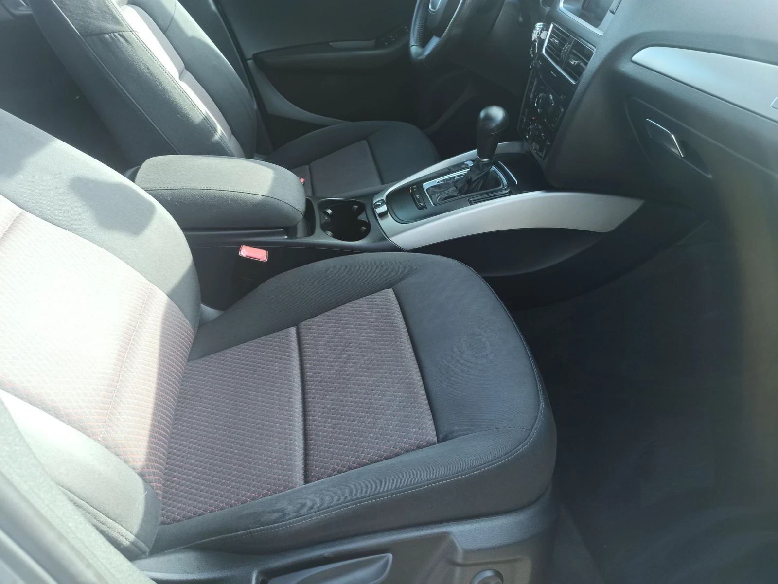 Audi Q5 2.0, снимка 12 - Автомобили и джипове - 55715272