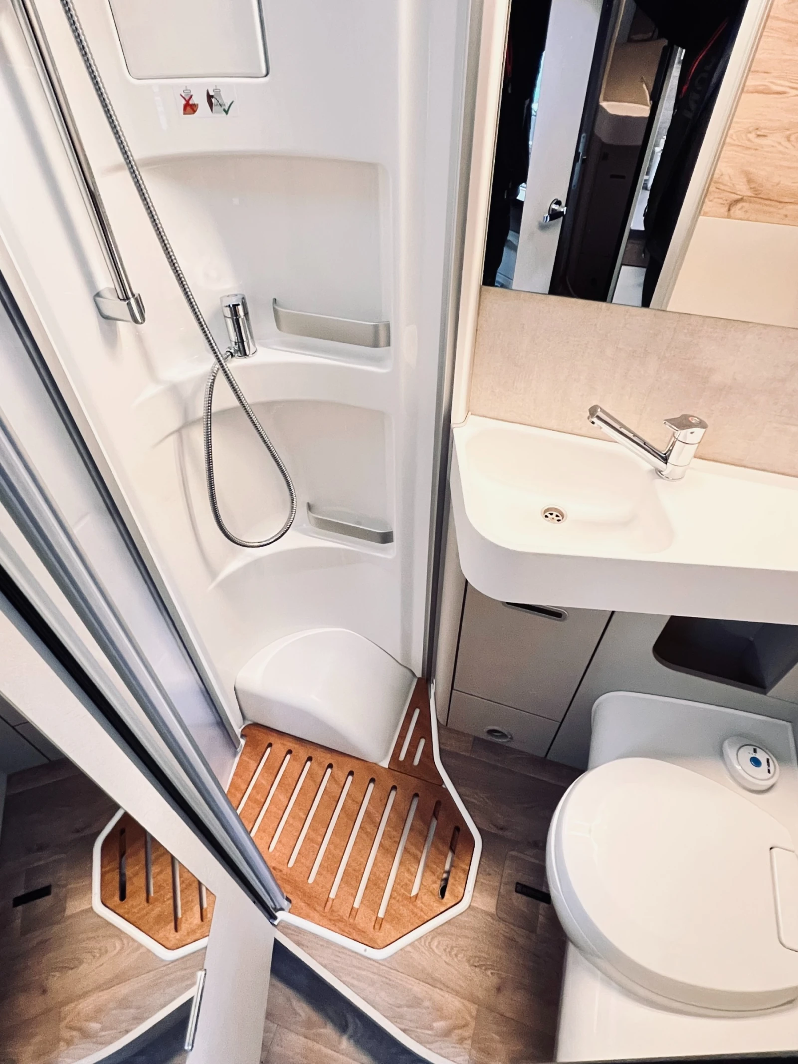 ������ HYMER / ERIBA Ex I 580 3500 ��. Luxury A-Class ����� ��� | Mobile.bg � ����������� 16