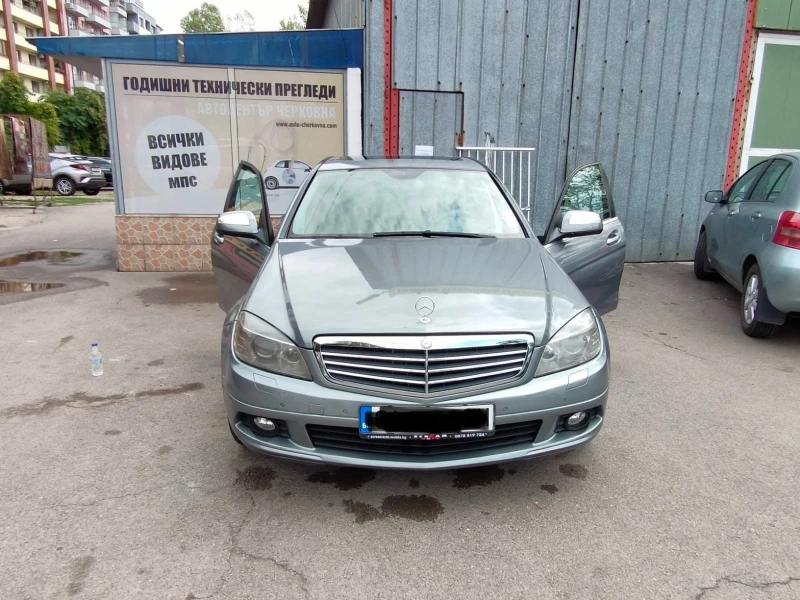 Mercedes-Benz C 220, снимка 3 - Автомобили и джипове - 47108639