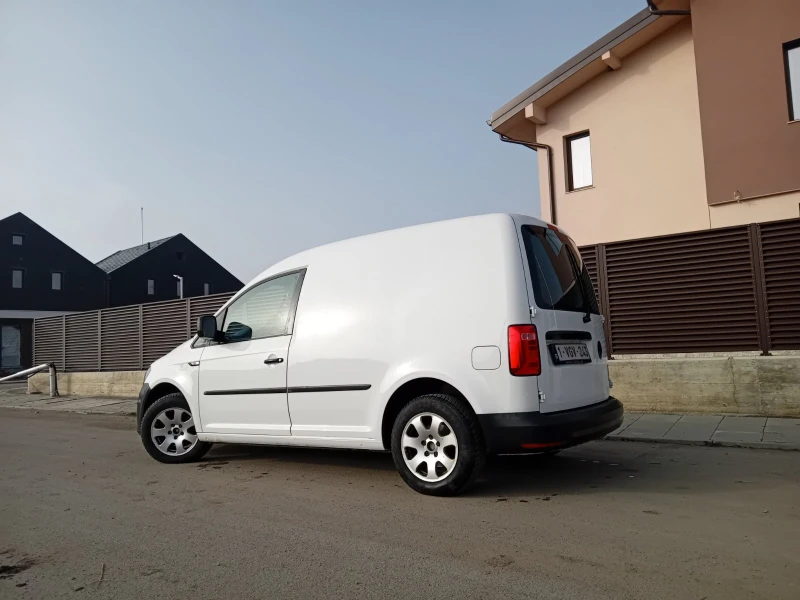 VW Caddy 1.6 TDI, снимка 5 - Автомобили и джипове - 48948750