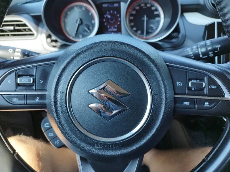 Suzuki Swift GLX, снимка 9 - Автомобили и джипове - 52373814