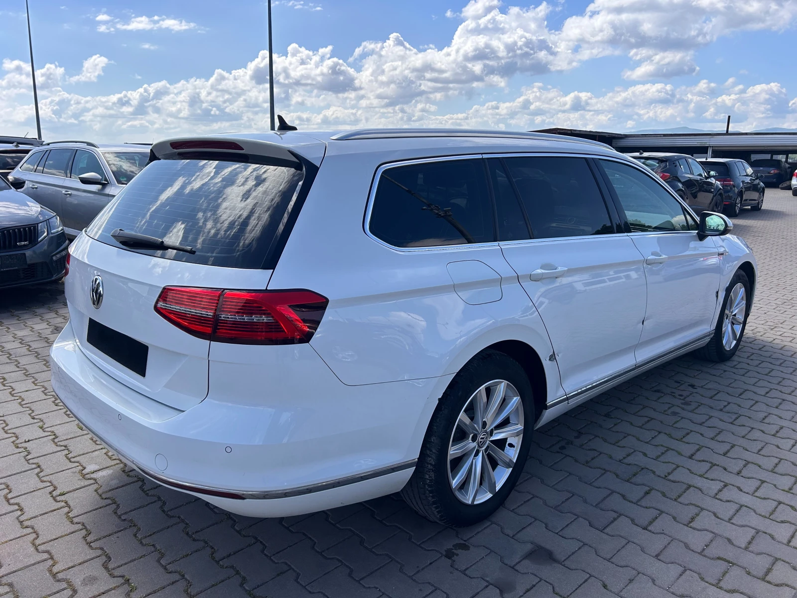 VW Passat 2.0TDI 4MOTION AVTOMAT/KOJA/NAVI EURO 6 - изображение 6