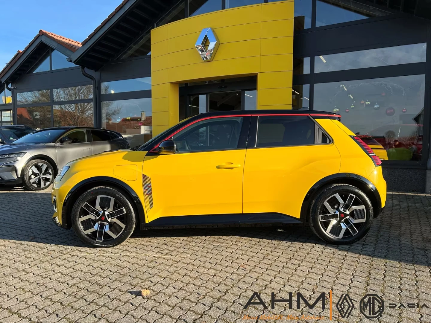 Renault 5 E-Tech Iconic Five Comfort Range - изображение 6