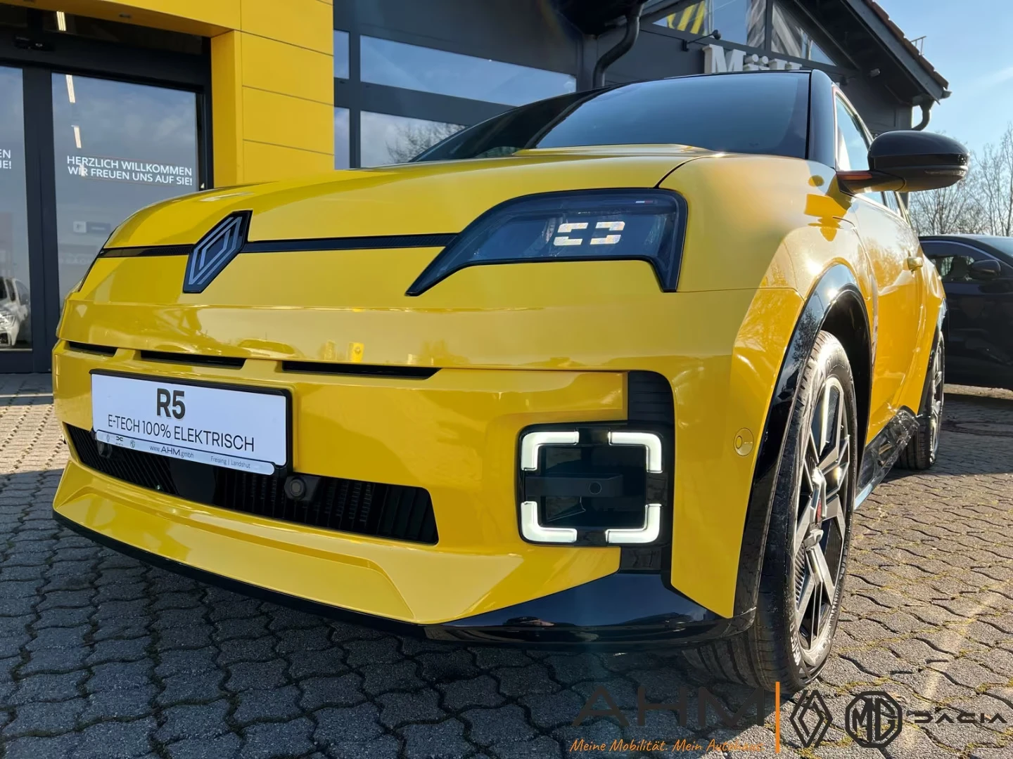 Renault 5 E-Tech Iconic Five Comfort Range - изображение 4
