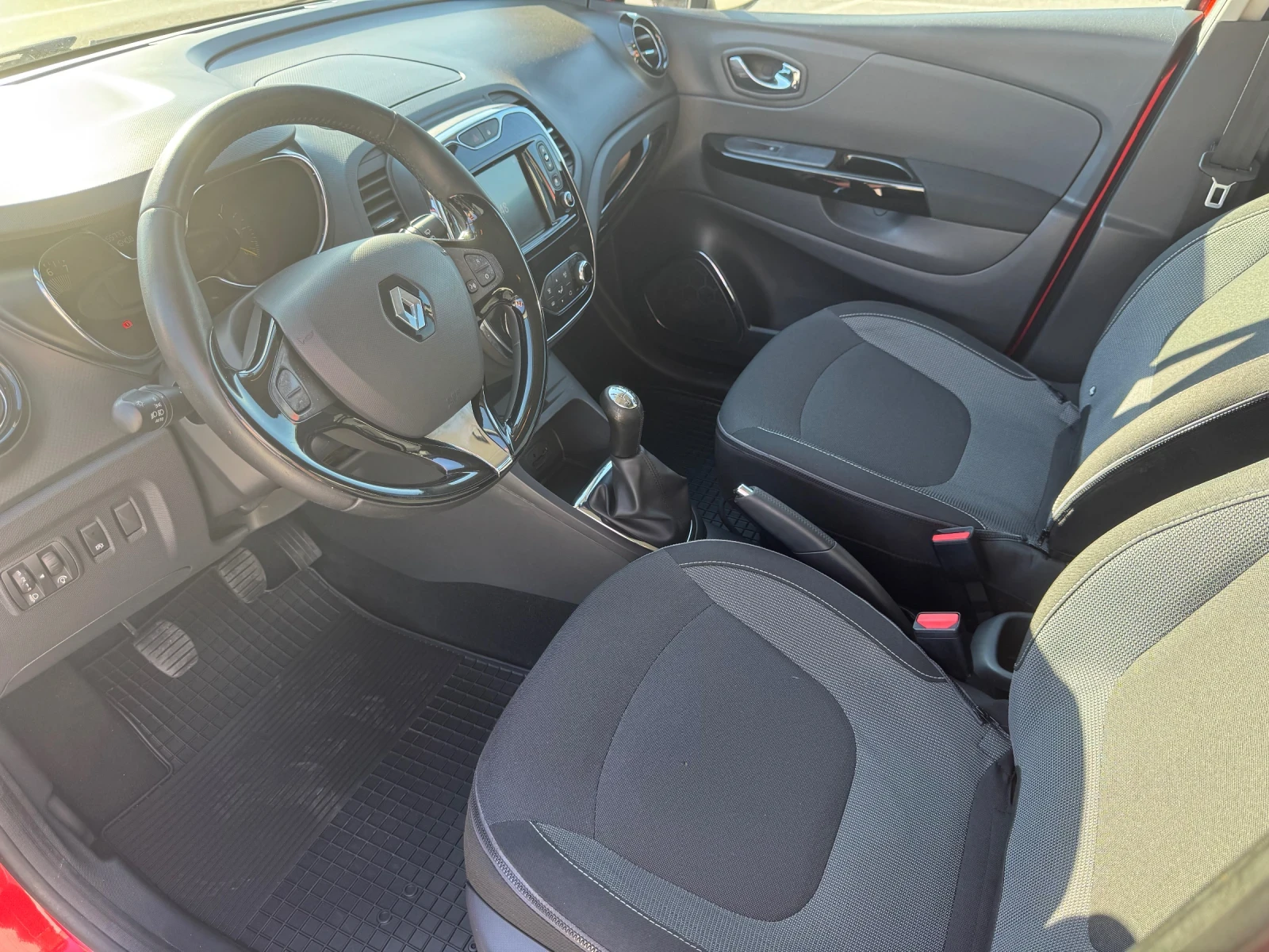 Renault Captur 0.9 TCE ENERGY INTENSE - KEYLESS/ NAVI/ EURO 6B - изображение 9