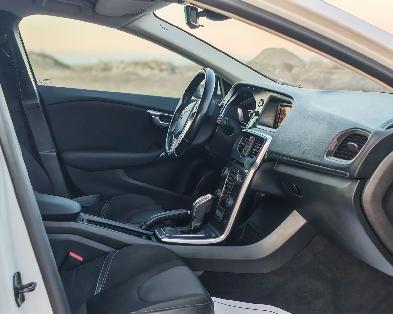 Volvo V40 2.0 ДИЗЕЛ 150 К.С.АВТОМАТ! УНИКАЛНО СЪСТОЯНИЕ!!! - изображение 10