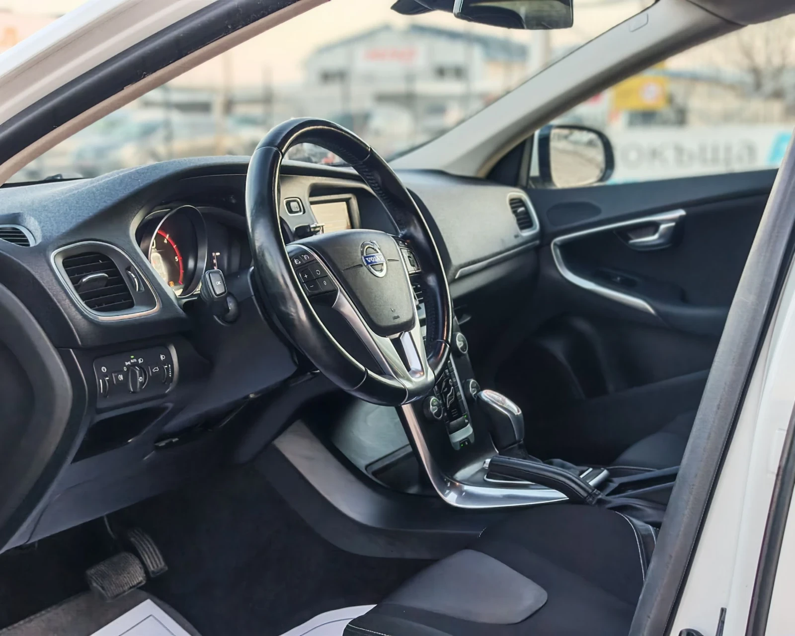 Volvo V40 2.0 ДИЗЕЛ 150 К.С.АВТОМАТ! УНИКАЛНО СЪСТОЯНИЕ!!! - изображение 8