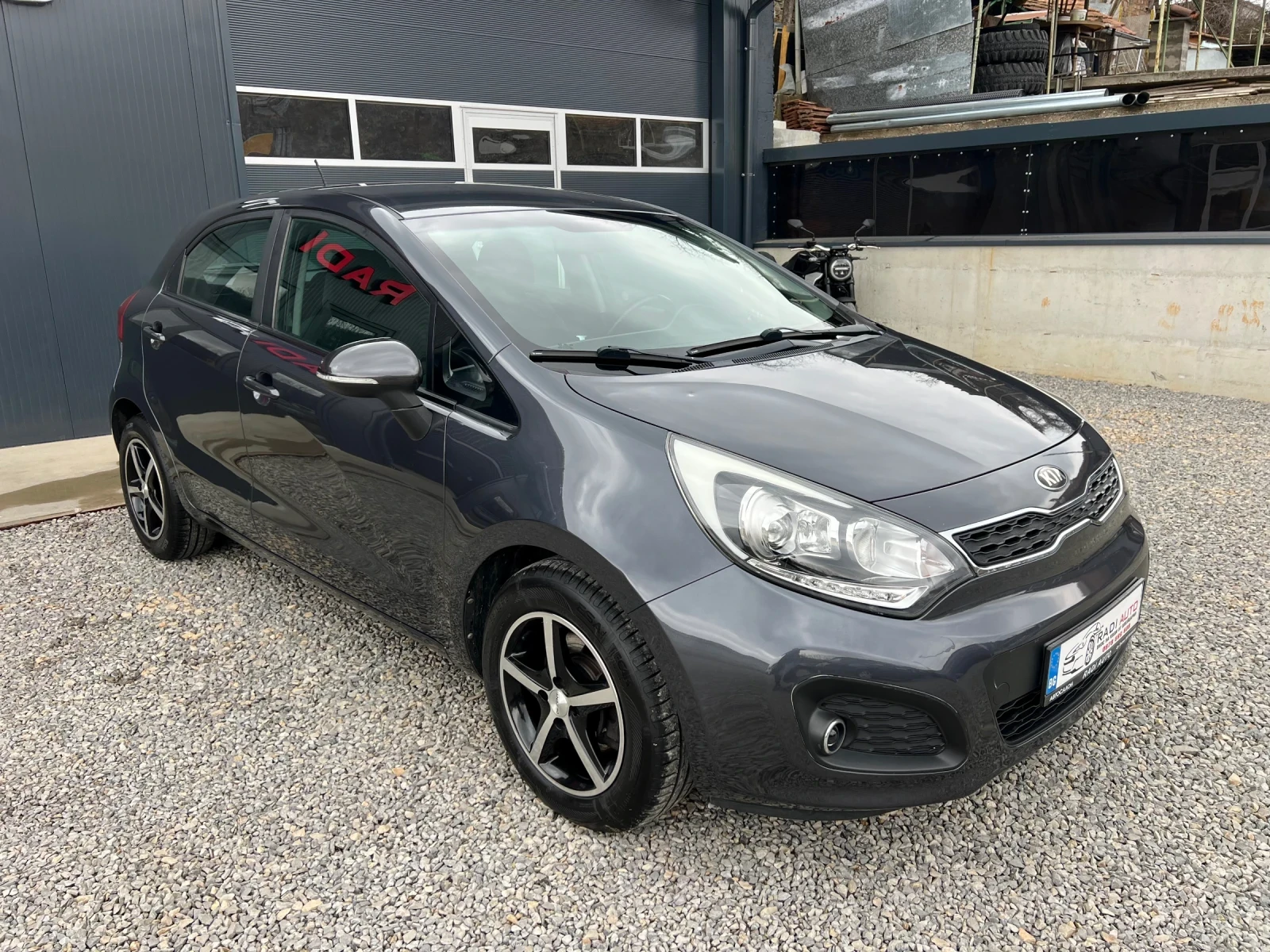 Kia Rio 1.4i Автомат ШВЕЙЦАРИЯ, снимка 2 - Автомобили и джипове - 53942383