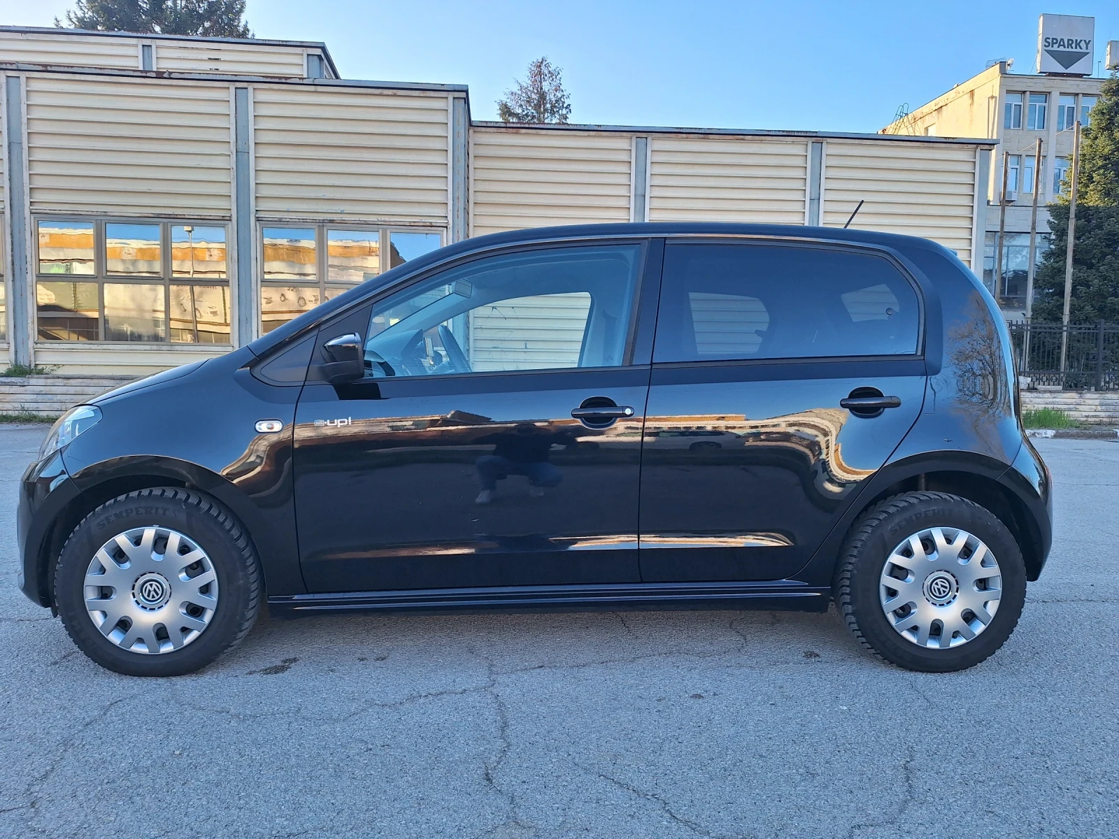 VW Up E Up     Black edition, снимка 3 - Автомобили и джипове - 54140527