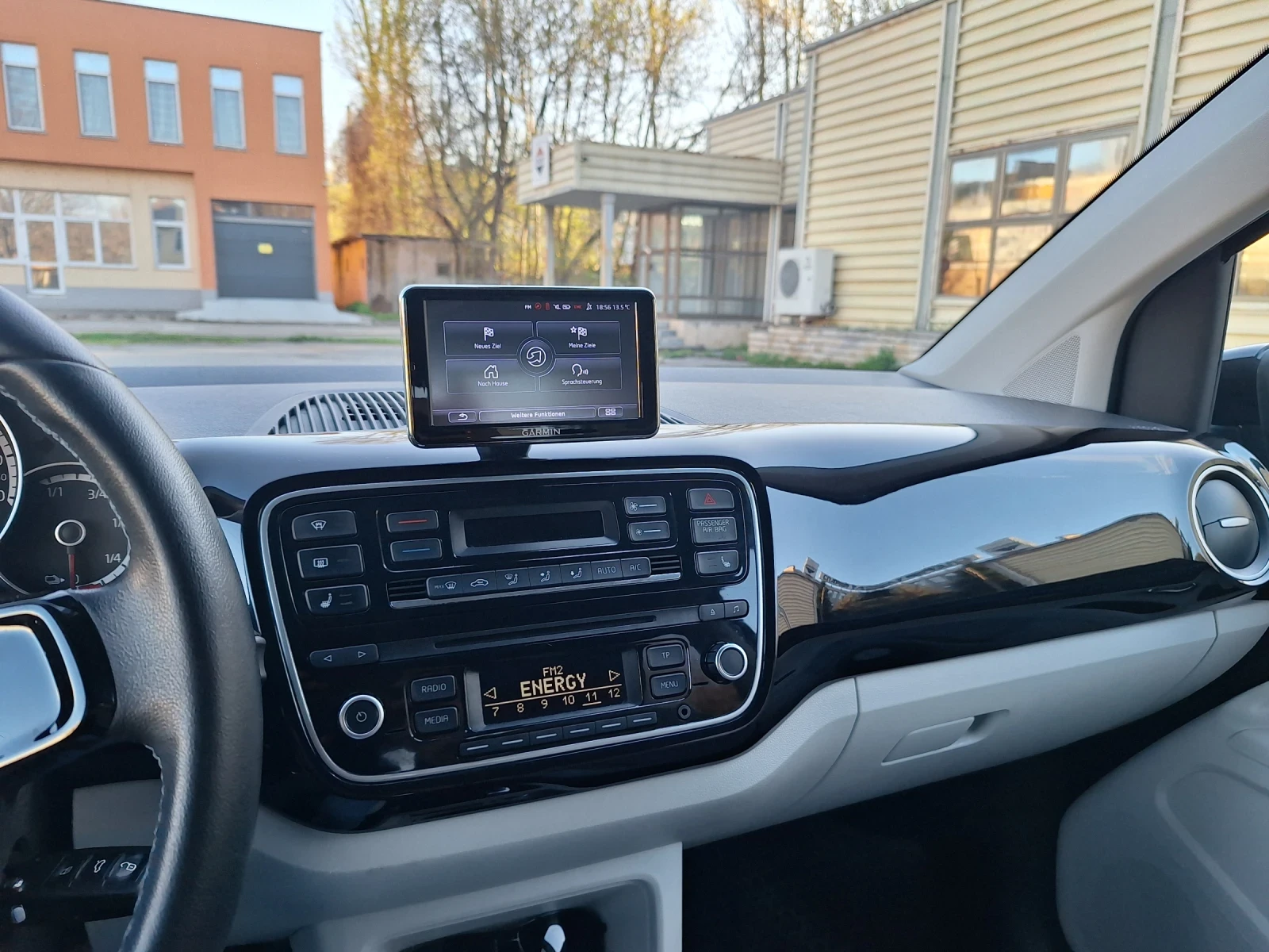 VW Up E Up     Black edition, снимка 8 - Автомобили и джипове - 54140527