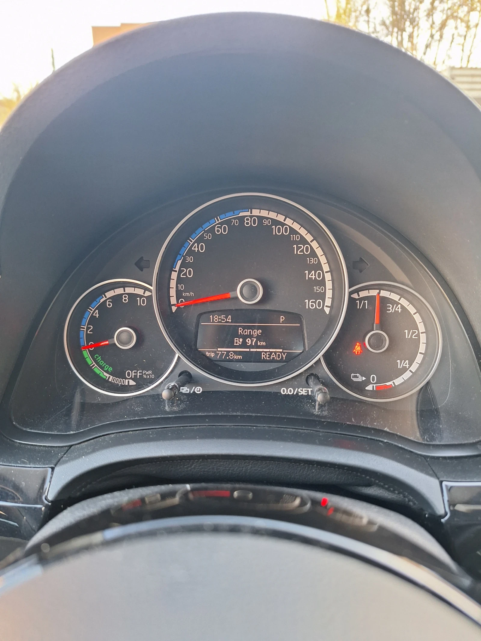 VW Up E Up     Black edition, снимка 9 - Автомобили и джипове - 54140527