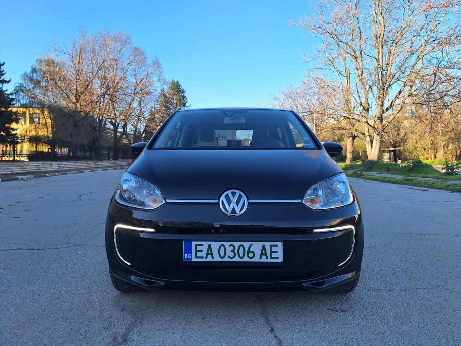 VW Up E Up     Black edition, снимка 2 - Автомобили и джипове - 54140527