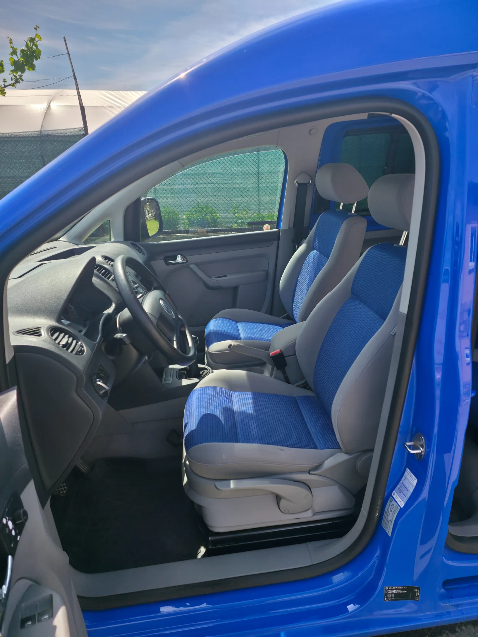 VW Caddy 1.9TDI, снимка 8 - Автомобили и джипове - 54597086