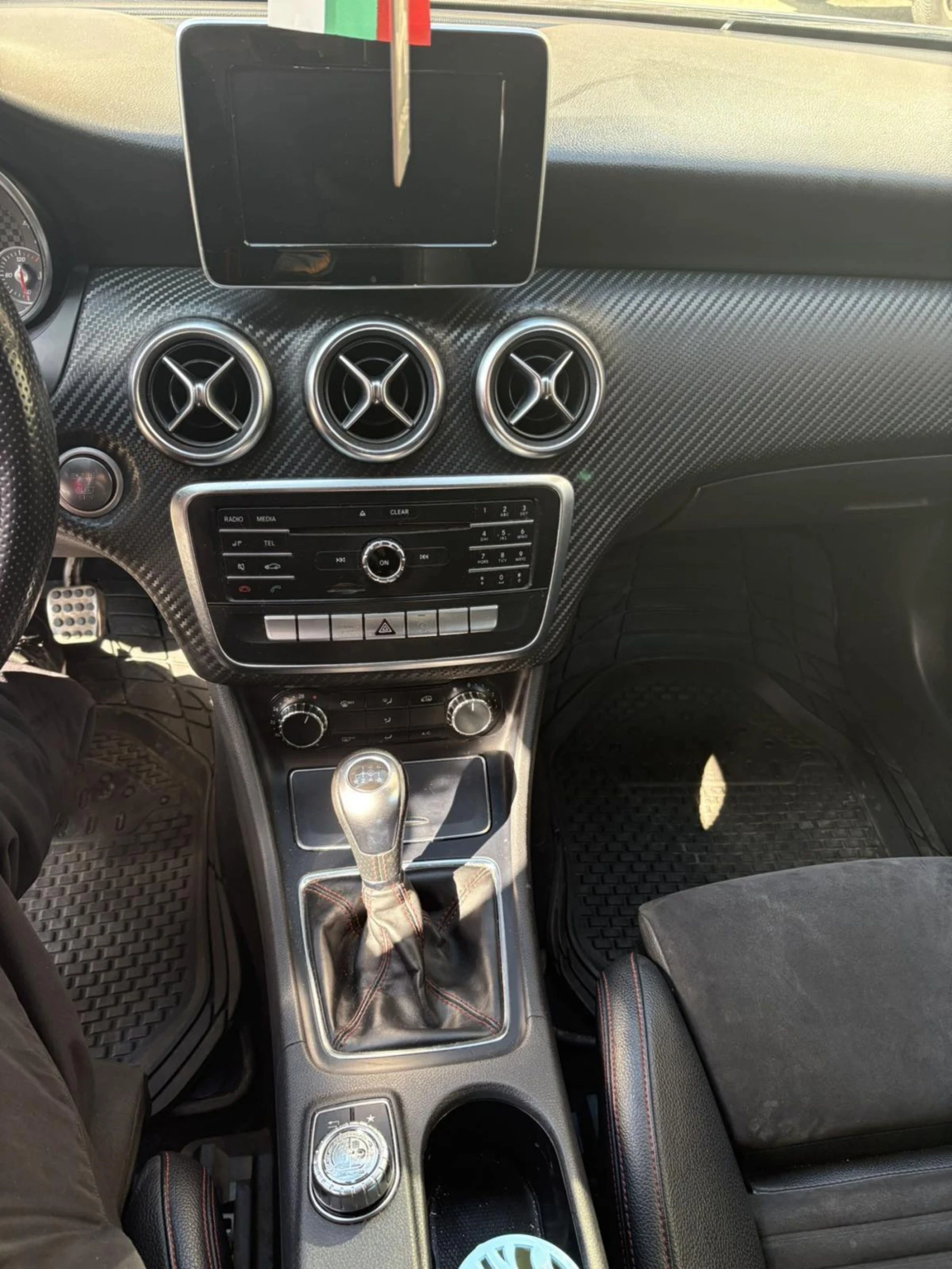 Mercedes-Benz A 180 1.6 Турбо 2017, снимка 10 - Автомобили и джипове - 54630767