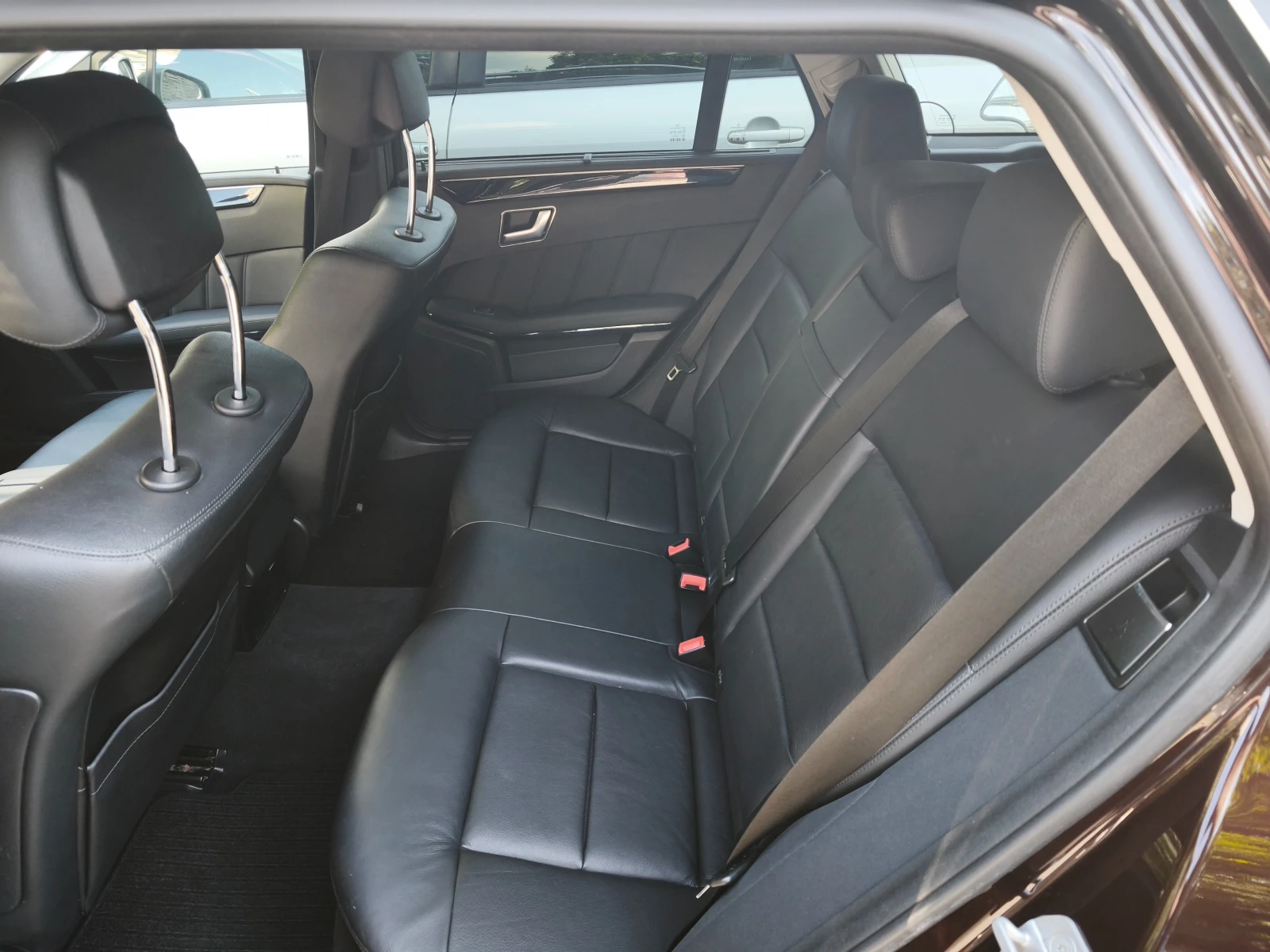 Mercedes-Benz E 350 4 MATIC, снимка 8 - Автомобили и джипове - 54990150