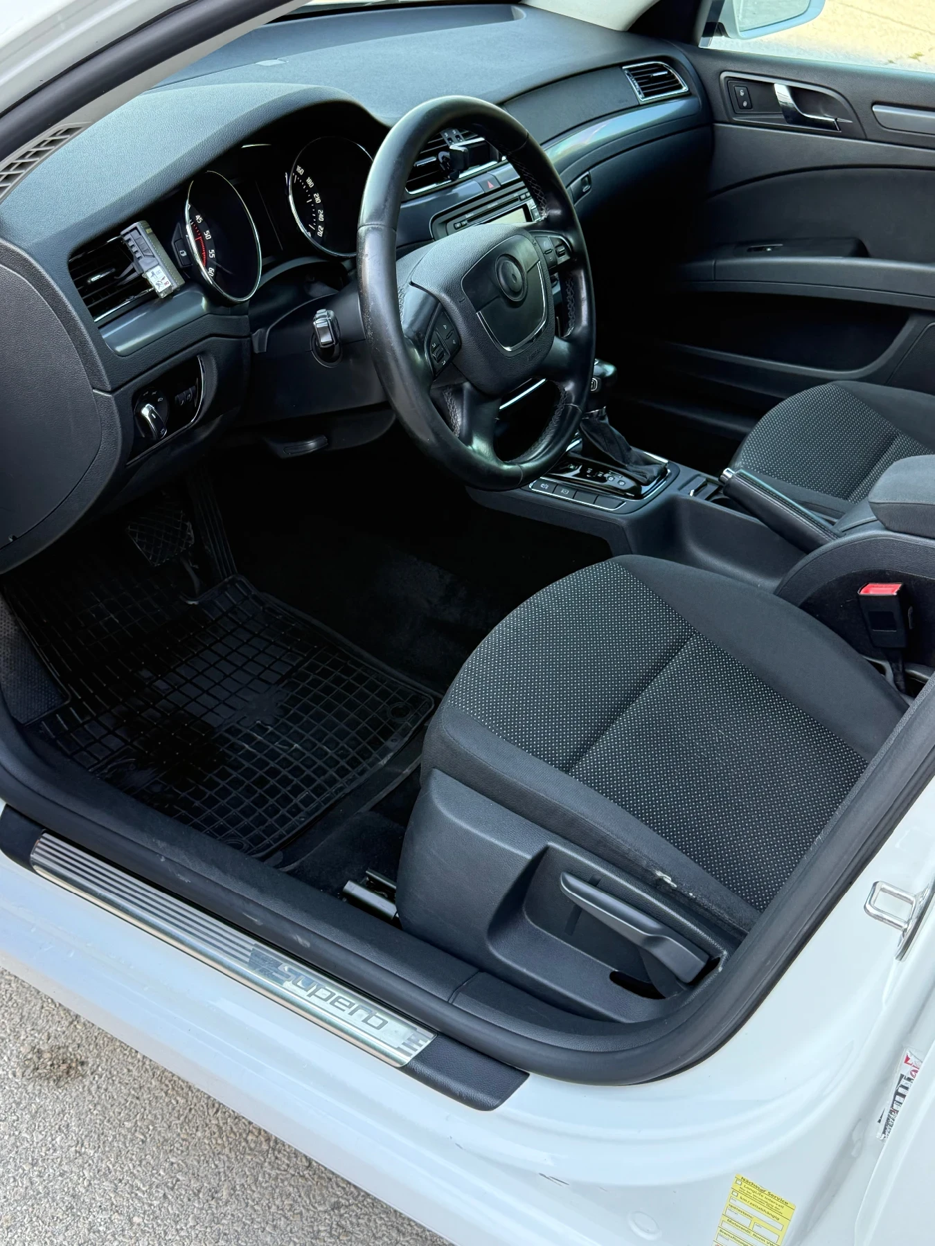 Skoda Superb 2.0 TDI - 140 hp, CFFB, снимка 11 - Автомобили и джипове - 55105097