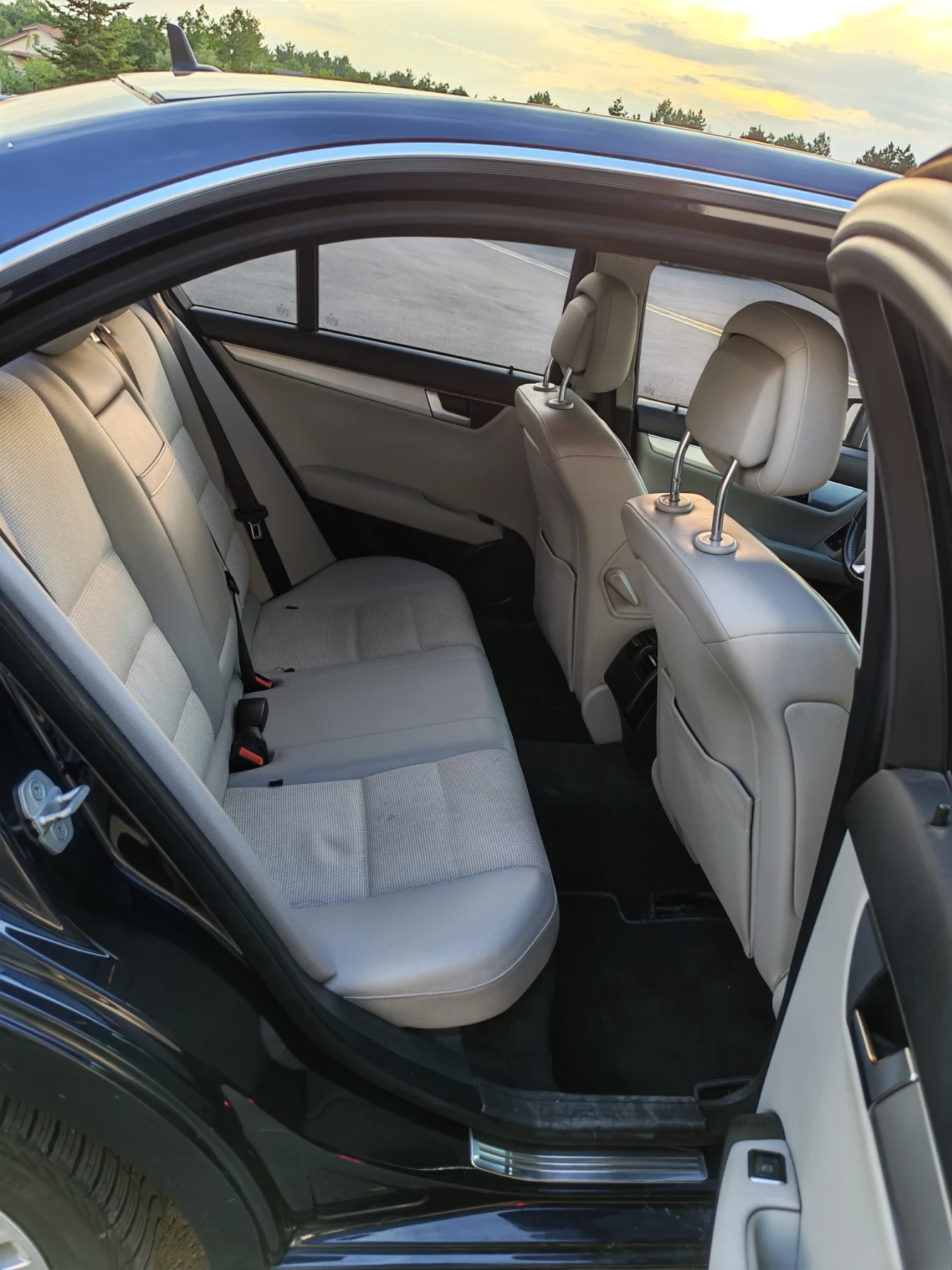 Mercedes-Benz C 220 AMG, снимка 14 - Автомобили и джипове - 55330711