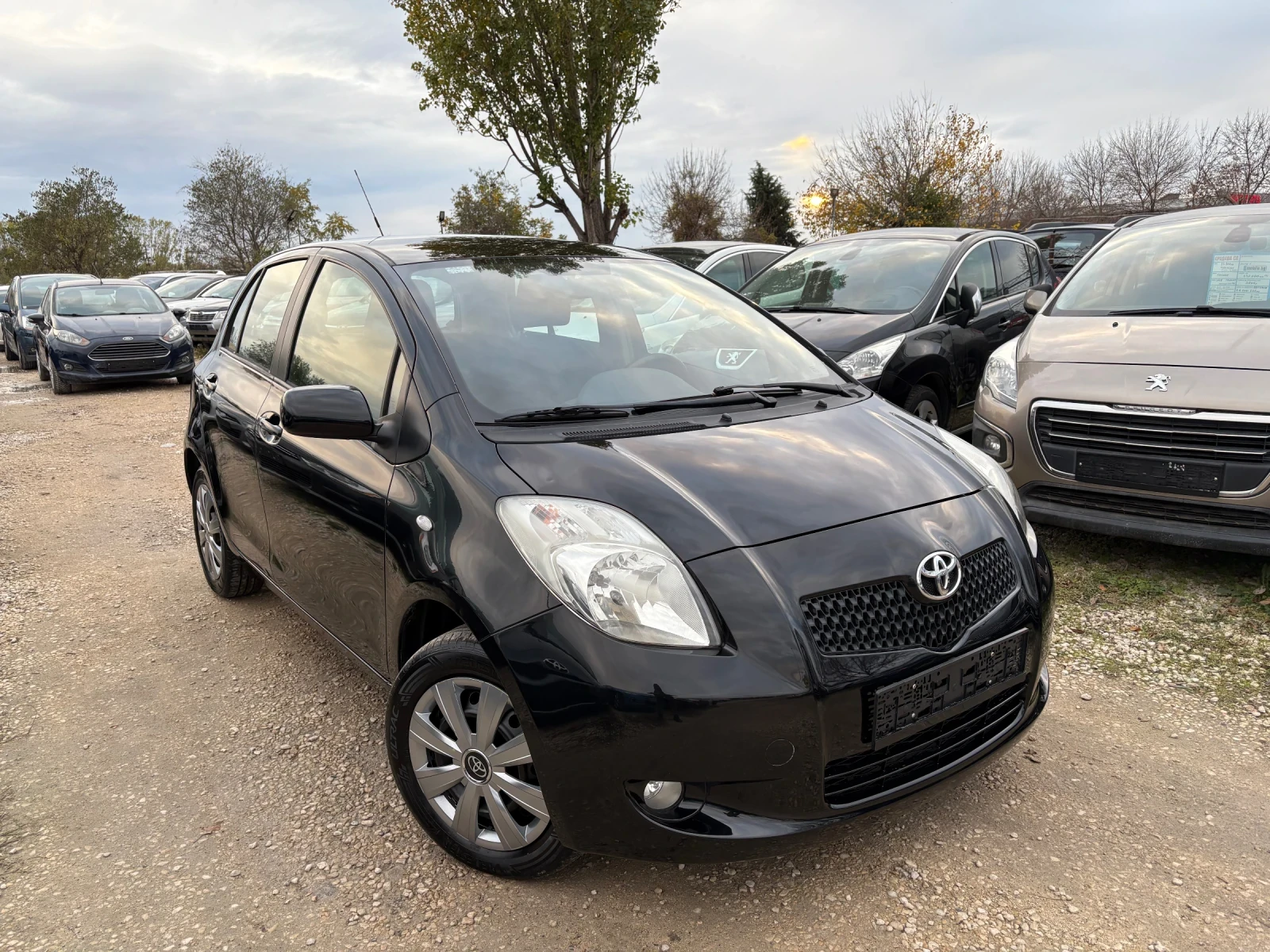 Toyota Yaris 1.3vvti, снимка 3 - Автомобили и джипове - 56152886