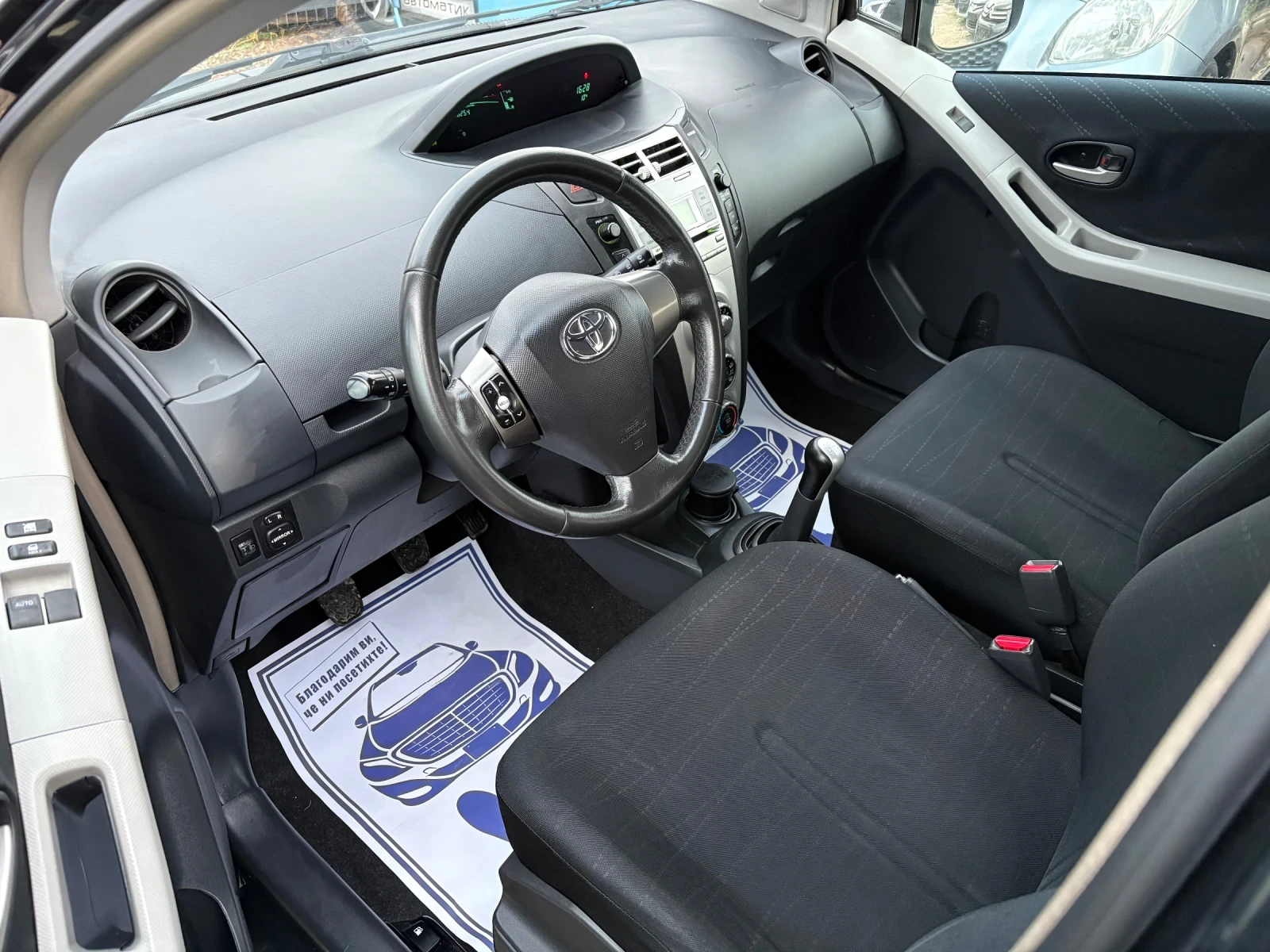 Toyota Yaris 1.3vvti, снимка 7 - Автомобили и джипове - 56152886