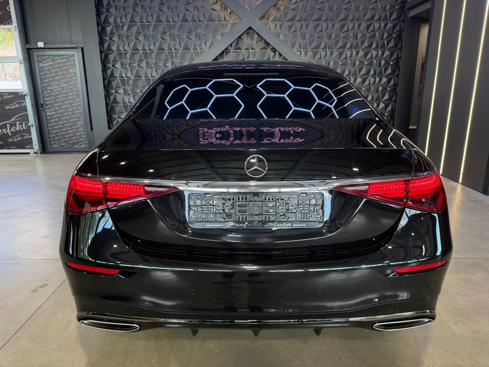 Mercedes-Benz S 580 e 4 MATIC AMG * FULL ЕКС* BURMESTER* HEAD UP* TV, снимка 4 - Автомобили и джипове - 56250964