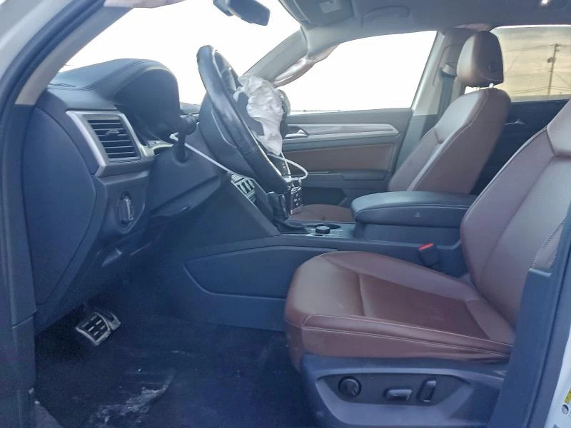 VW Atlas 3.6L 6 ALL WHEEL DRIVE, снимка 8 - Автомобили и джипове - 53803549