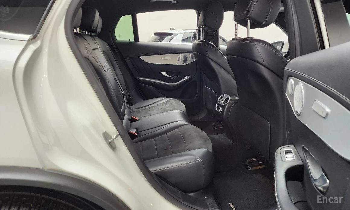 Mercedes-Benz GLC 300 * AMG* COUPE* 4MATIC* BURMESTER* HEAD-UP* , снимка 11 - Автомобили и джипове - 53736796