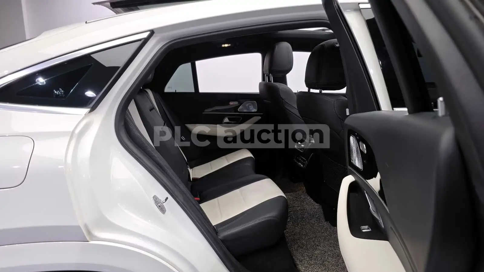 Mercedes-Benz GLE 400 ДИСТРОНИК * ОБДУХВАНЕ * BURMESTER * HEAD-UP * , снимка 12 - Автомобили и джипове - 54997619