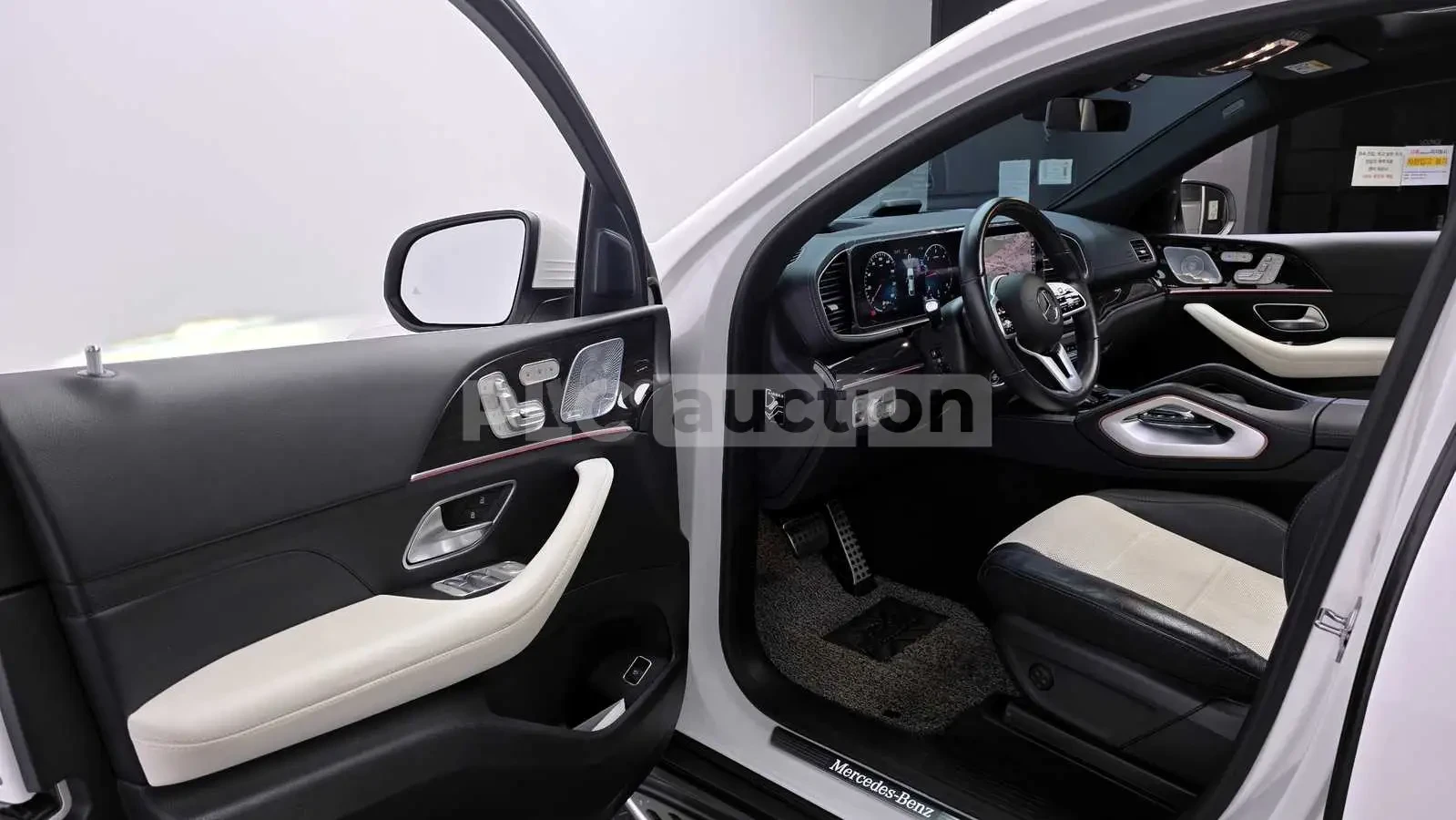 Mercedes-Benz GLE 400 ДИСТРОНИК * ОБДУХВАНЕ * BURMESTER * HEAD-UP * , снимка 11 - Автомобили и джипове - 54997619