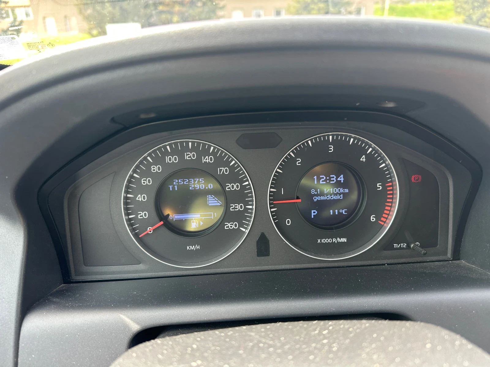 Volvo XC60 2.4D AUTOMAT, снимка 11 - Автомобили и джипове - 56213788