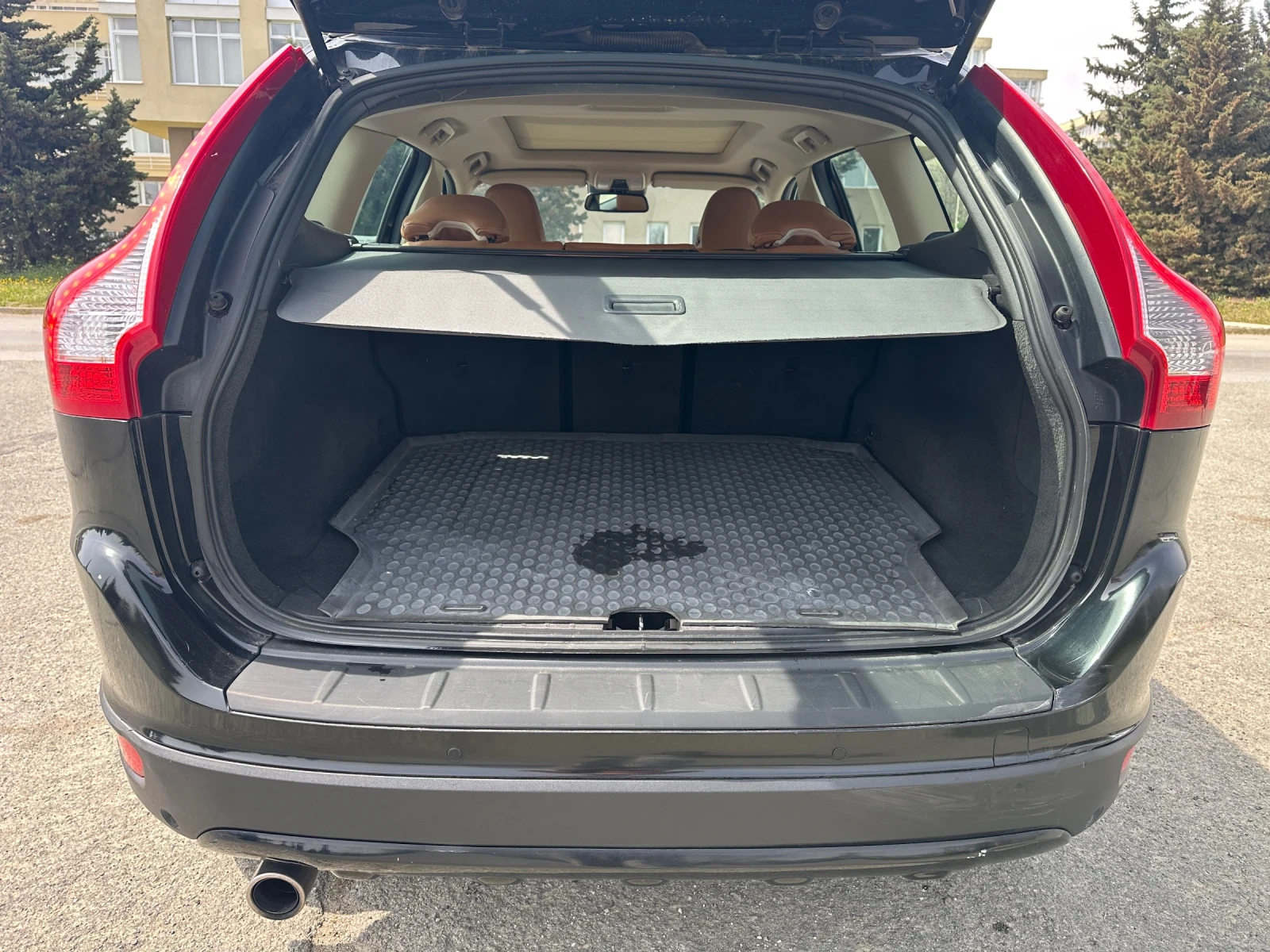 Volvo XC60 2.4D AUTOMAT, снимка 16 - Автомобили и джипове - 56213788