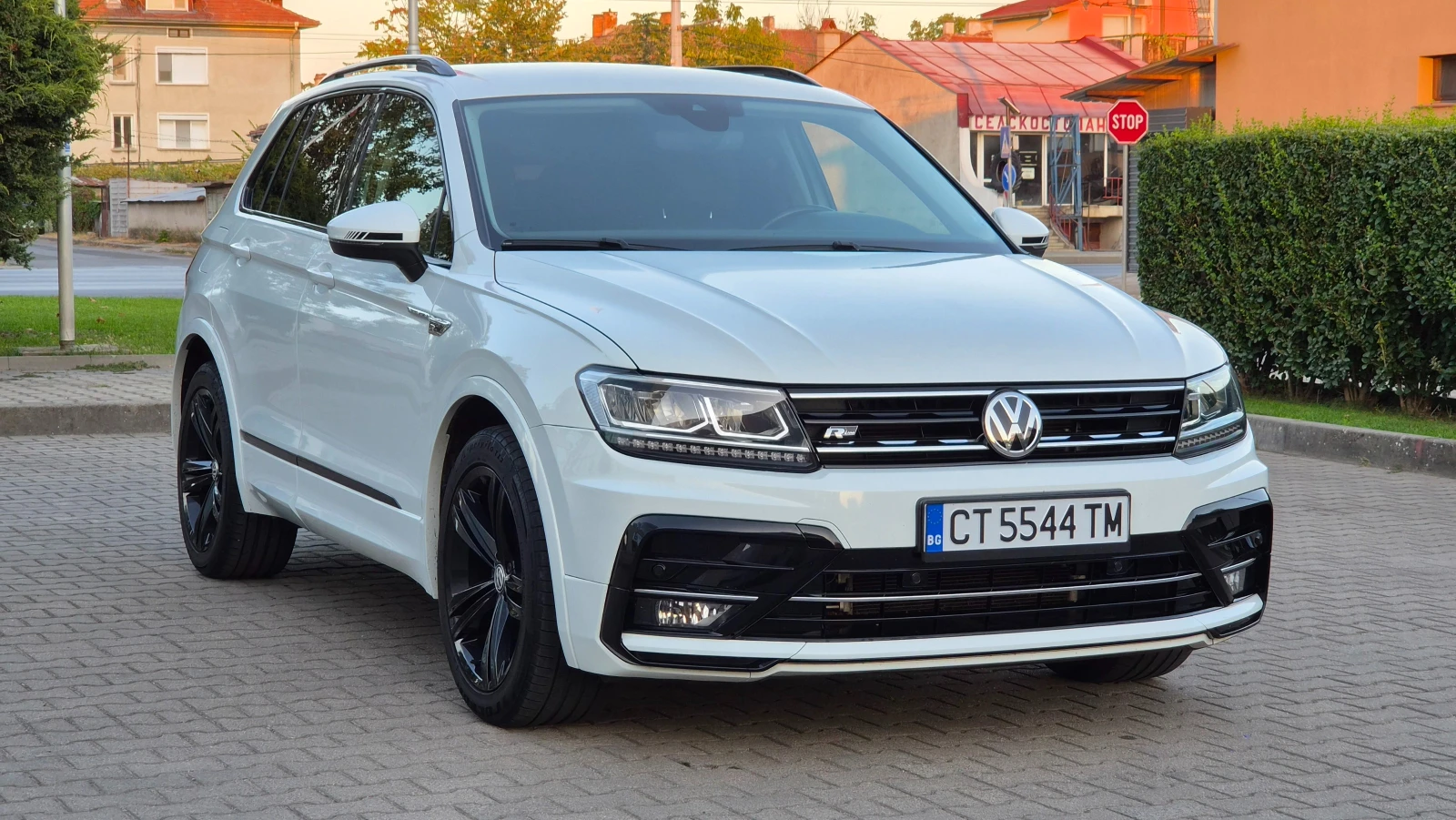 VW Tiguan R LINE DIGITAL Black Edition Distronic, снимка 3 - Автомобили и джипове - 56555215