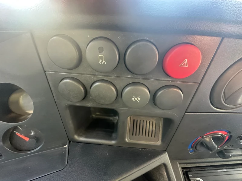 Iveco Daily 3.0* 140k.c.* 3.5Т* N1* REALNI KM* , снимка 16 - Бусове и автобуси - 52676006