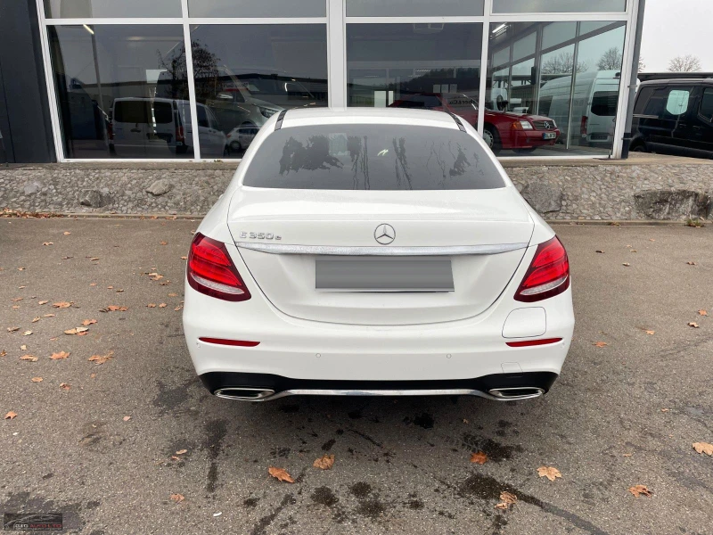 Mercedes-Benz E 350 e/AMG/211HP/CAM/CARPLAY/LED/NAVI/AMBI/TSR/724b, снимка 4 - Автомобили и джипове - 48693897