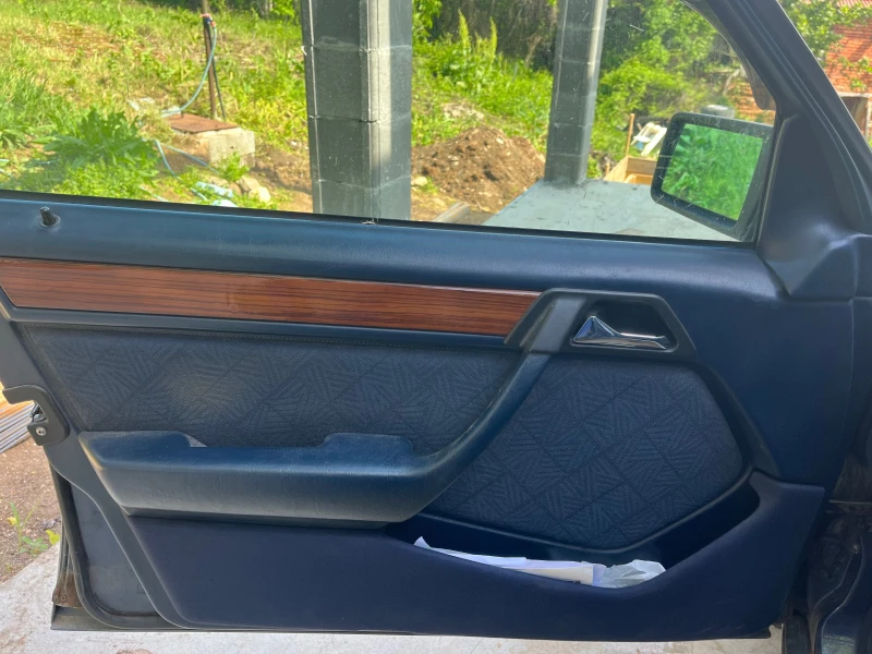 Mercedes-Benz E 300, снимка 7 - Автомобили и джипове - 51465843