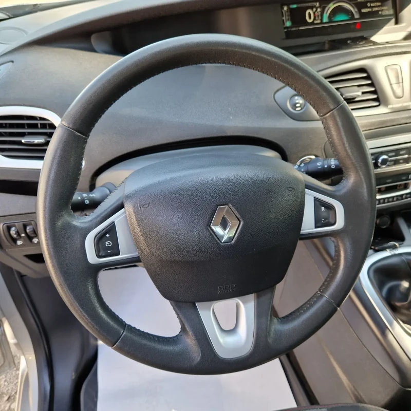 Renault Scenic 1.5DCI AUTOMAT , снимка 8 - Автомобили и джипове - 50588583