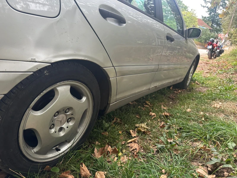 Mercedes-Benz C 220, снимка 5 - Автомобили и джипове - 52999295