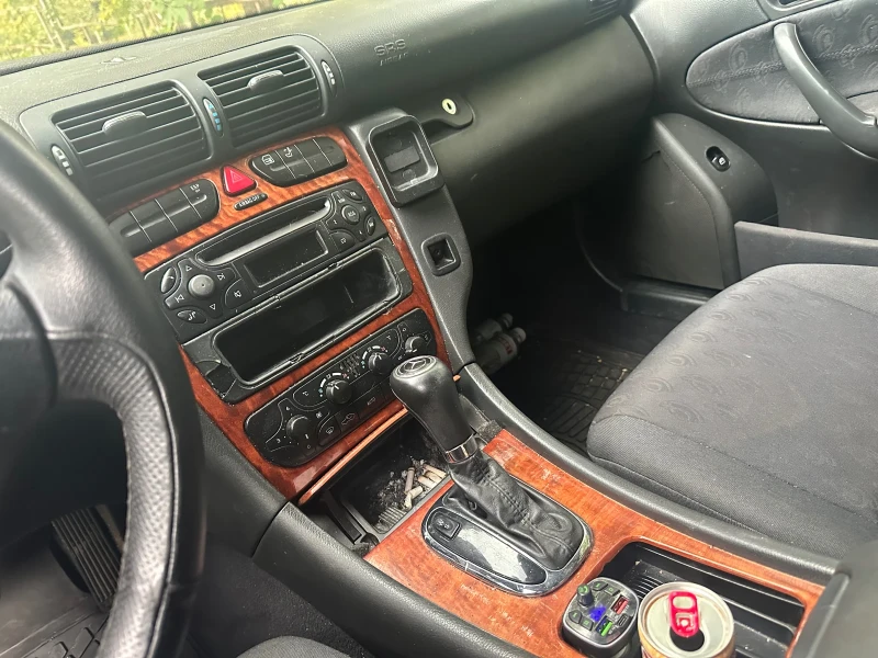 Mercedes-Benz C 220, снимка 7 - Автомобили и джипове - 52999295