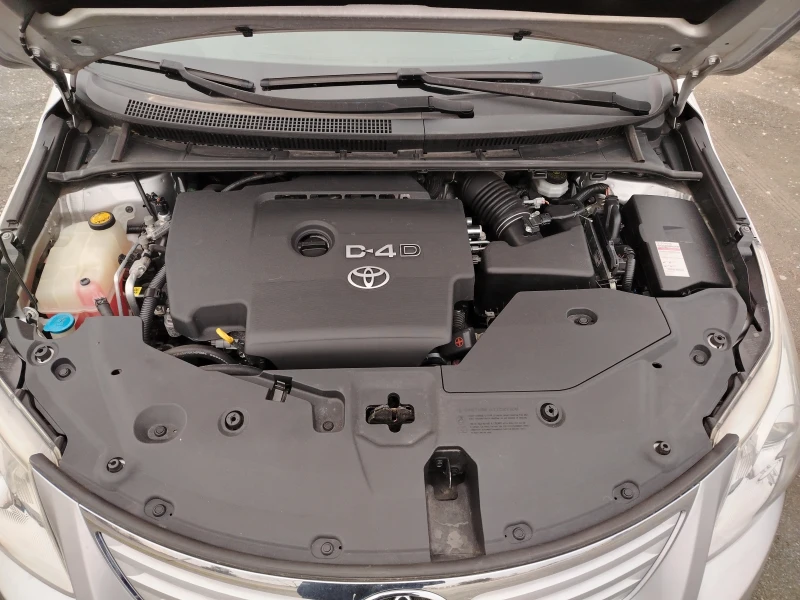 Toyota Avensis 2.0-126 КС FACE 6ск , снимка 15 - Автомобили и джипове - 53169592