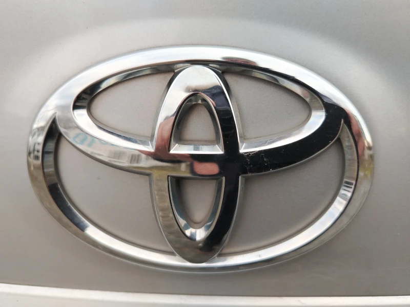 Toyota Avensis 2.0-126 КС FACE 6ск , снимка 16 - Автомобили и джипове - 53169592