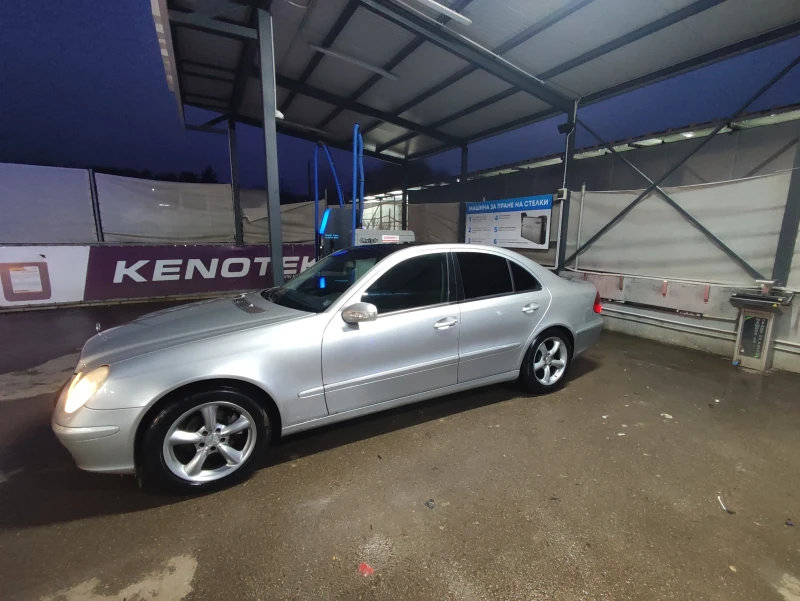 Mercedes-Benz E 220, снимка 6 - Автомобили и джипове - 53297095