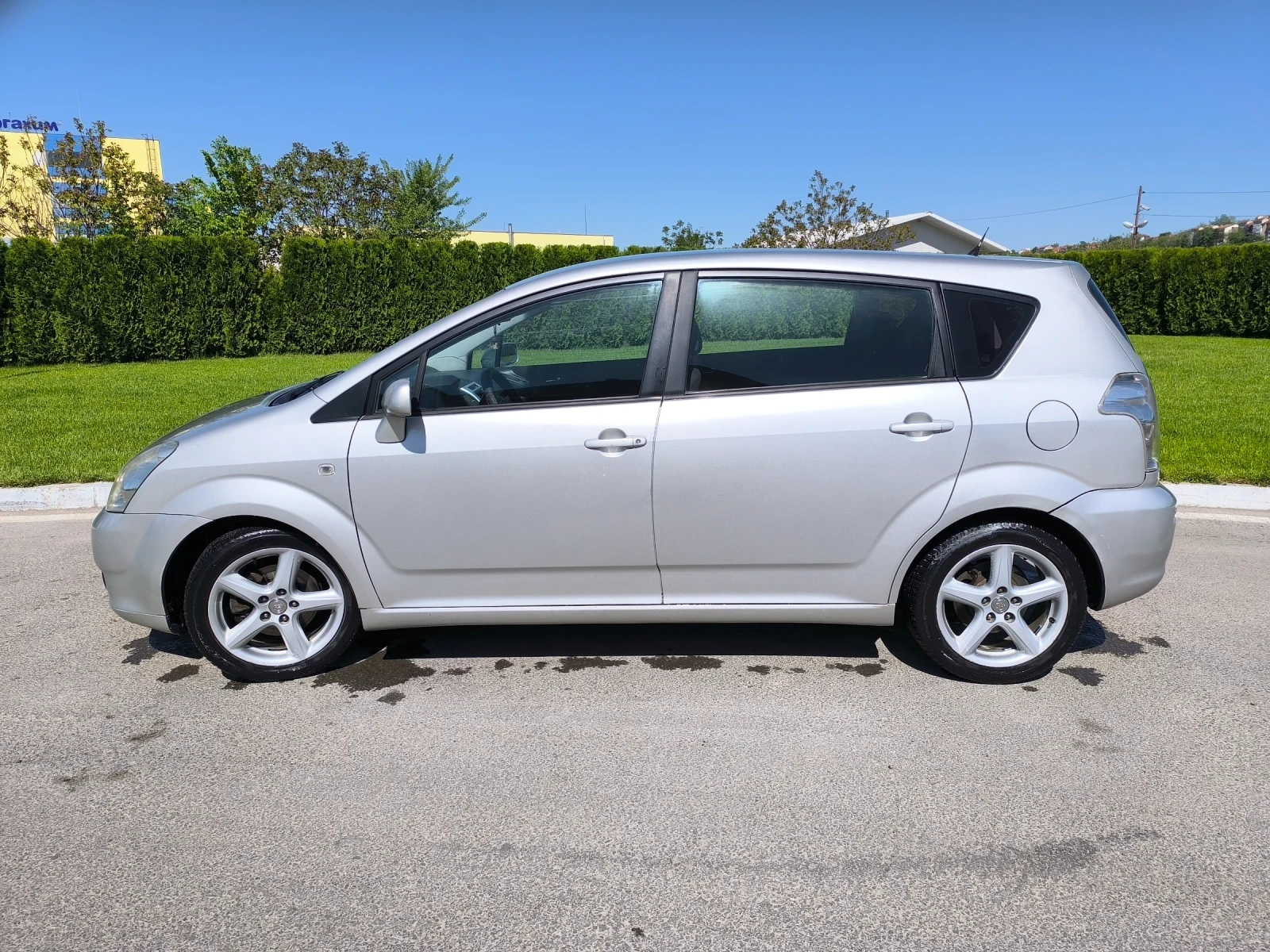 Toyota Corolla verso 2.2 D4D 136 - изображение 2