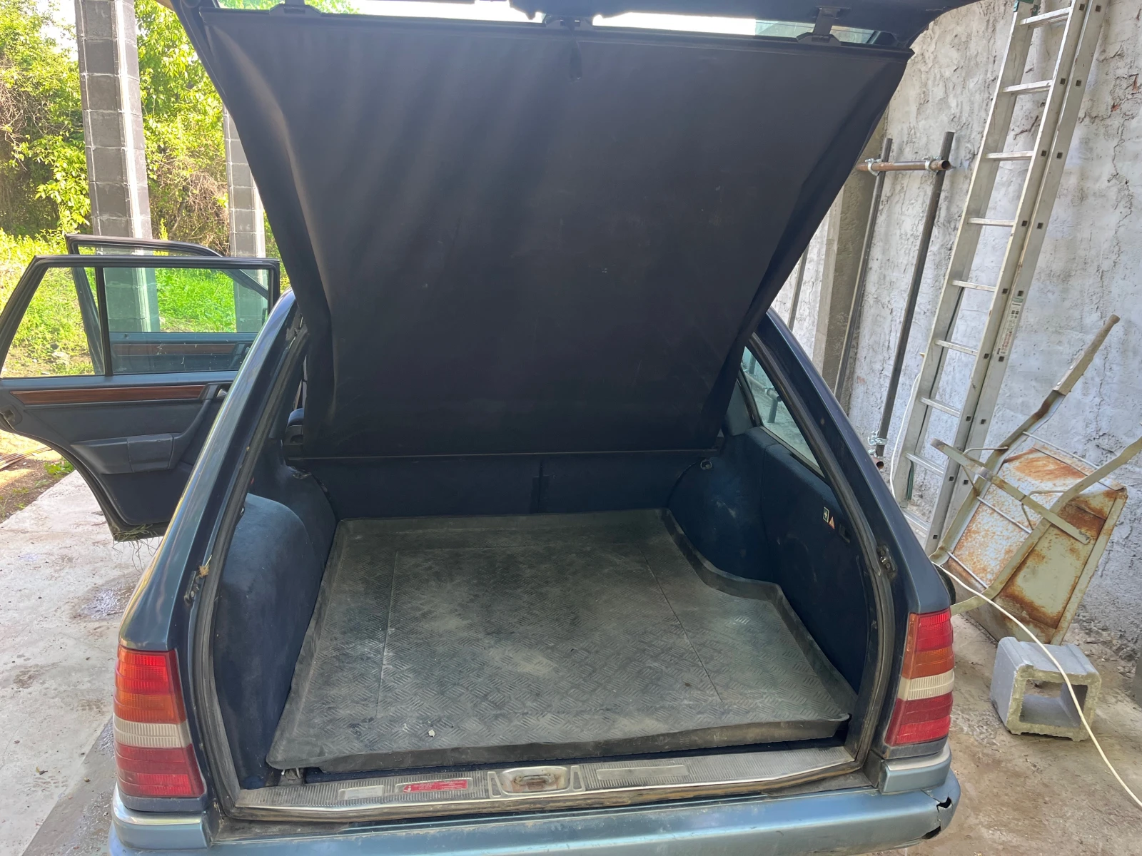 Mercedes-Benz E 300  - изображение 2